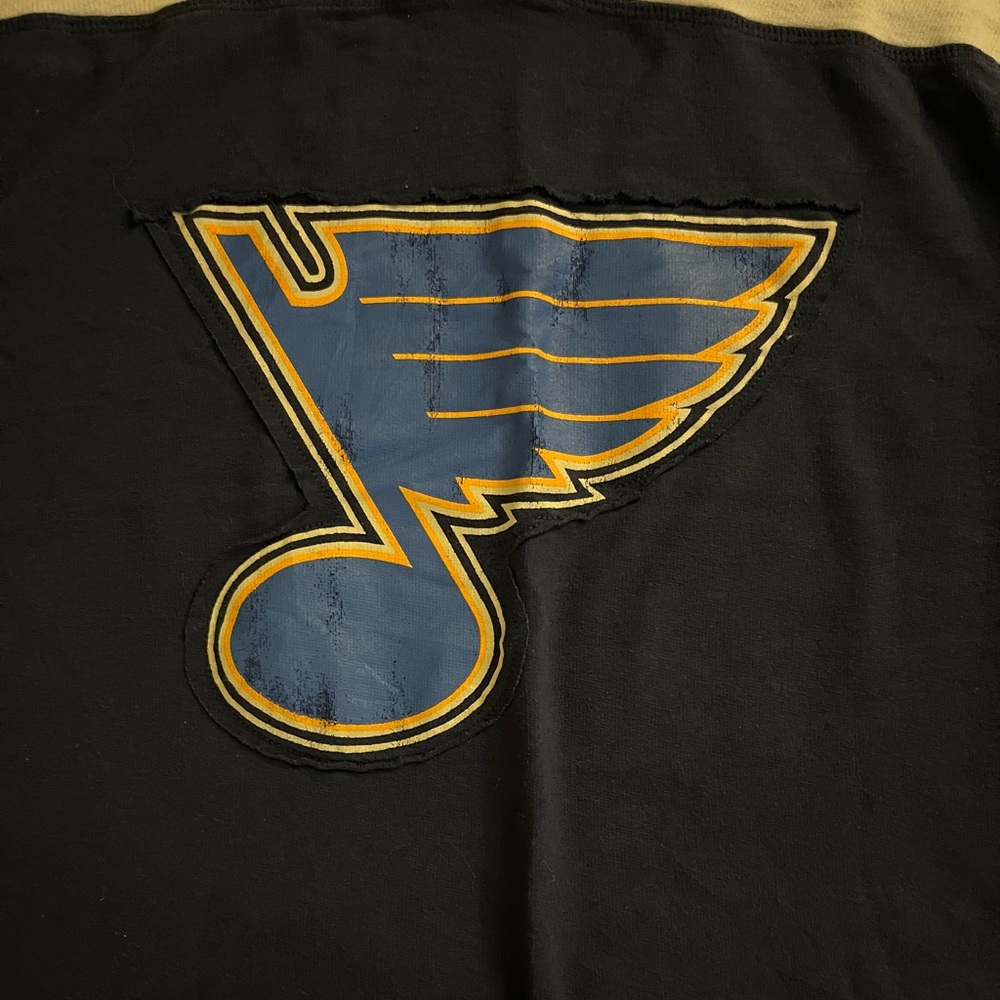 ST LOUIS BLUES. - Long Sleeve / Jersey / Tee -  Good Condition -